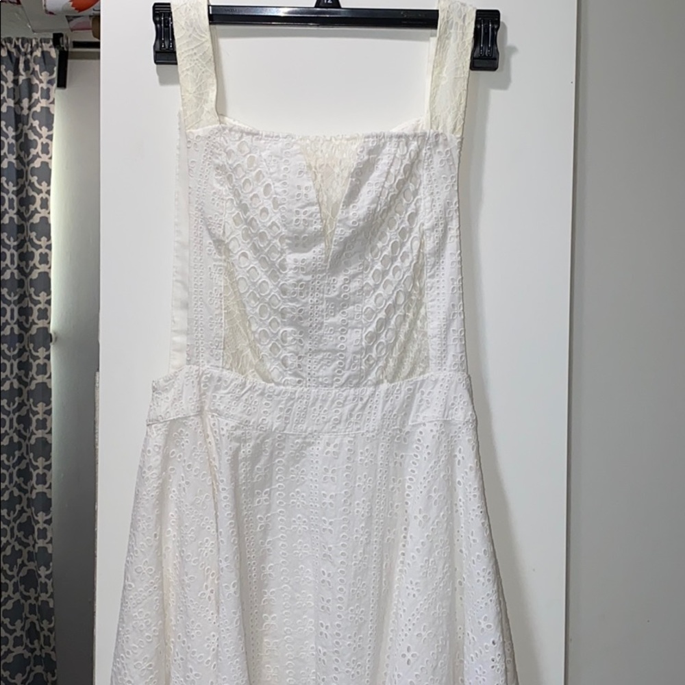 Brand new Lyn around Lacey dress in Medium